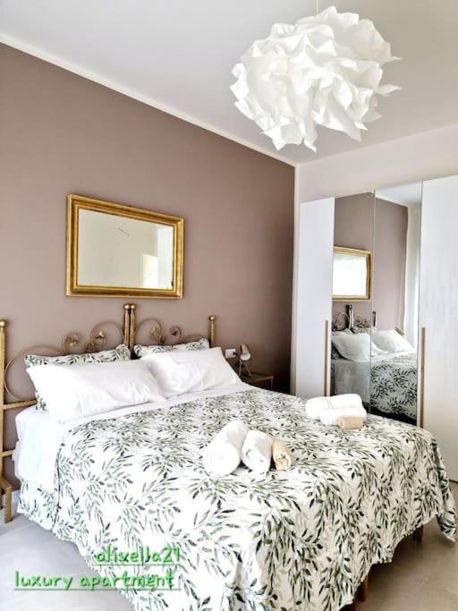 Olivella21 Luxury Apartment Montesanto Наполи Екстериор снимка