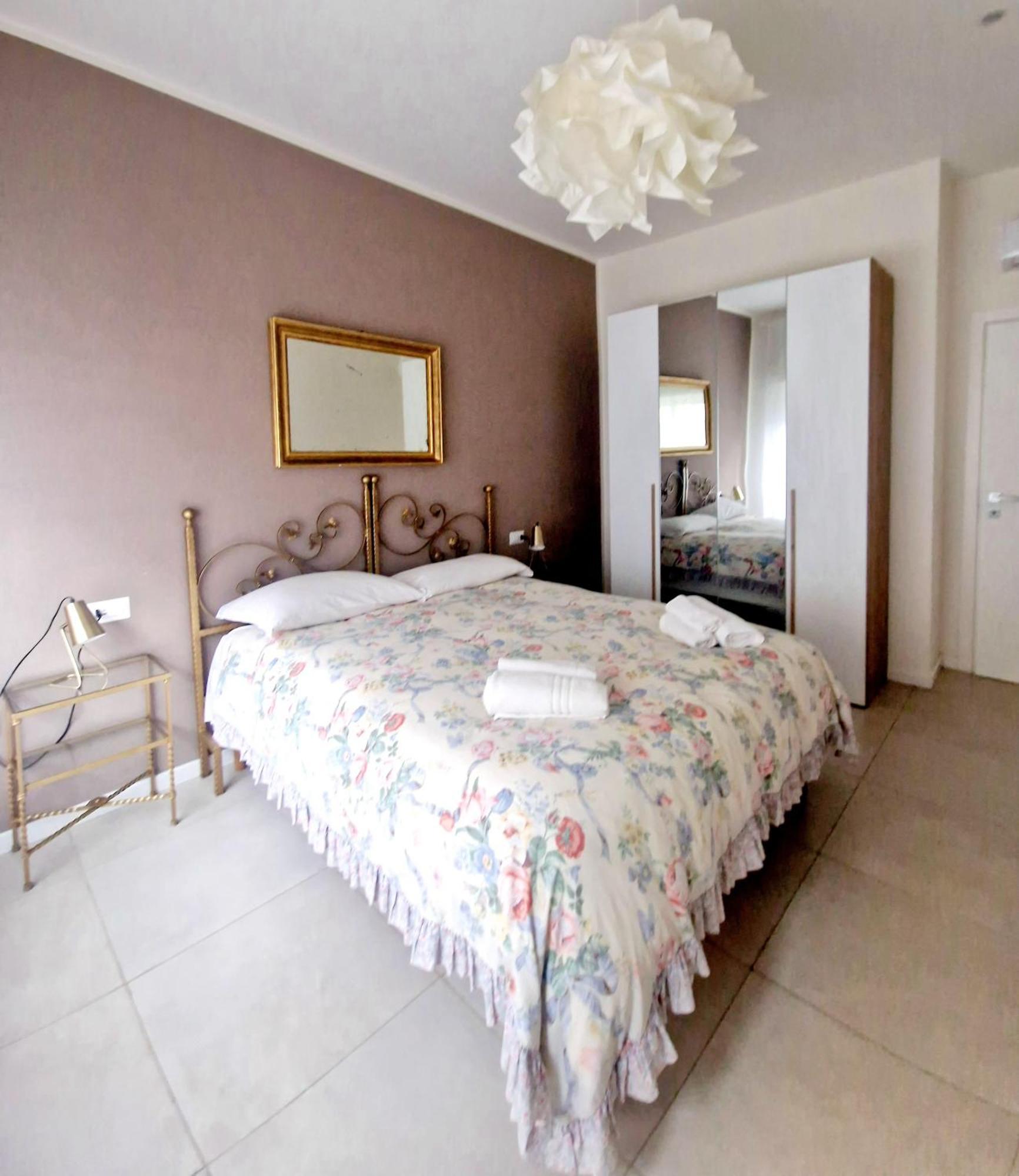 Olivella21 Luxury Apartment Montesanto Наполи Екстериор снимка